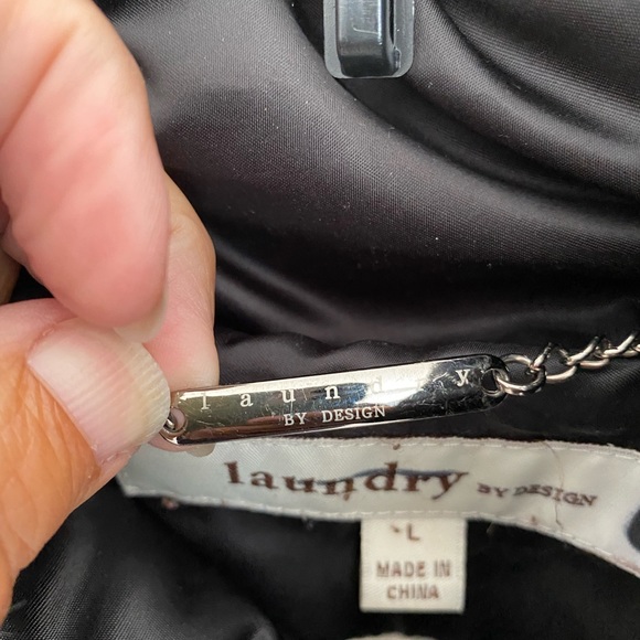 Laundry by Design Puffer Jacket. Size Large. Black. Has front pockets. - Picture 4 of 7